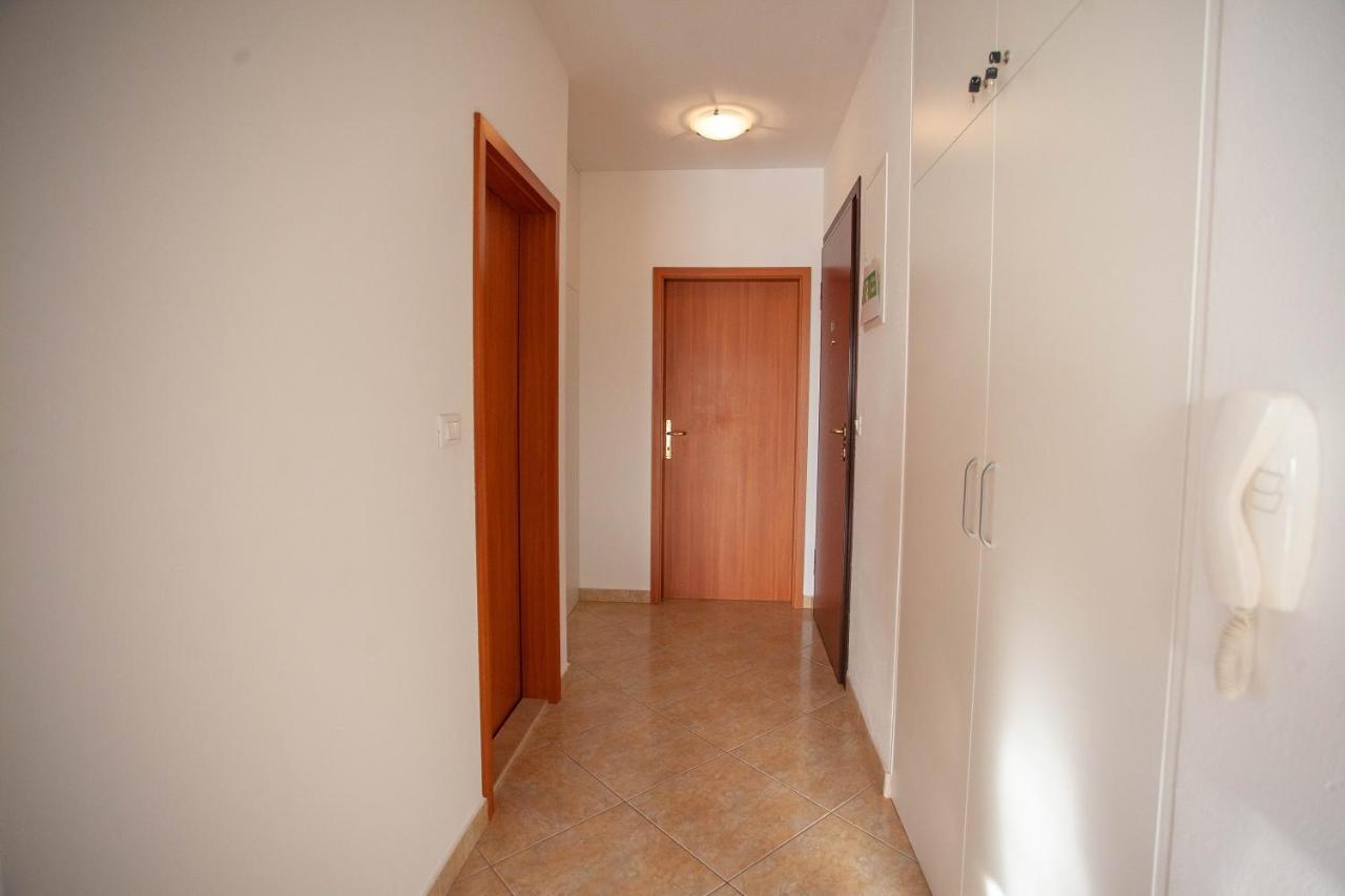 Apartment Jerry With Private Pool Milna (Brac) Exterior foto