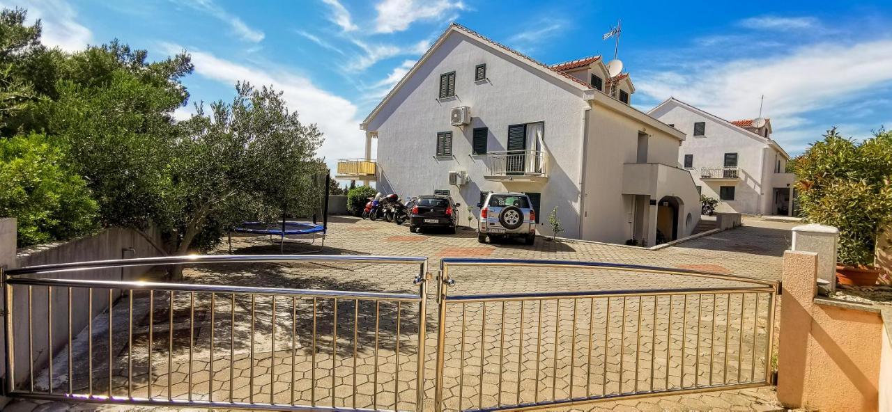 Apartment Jerry With Private Pool Milna (Brac) Exterior foto