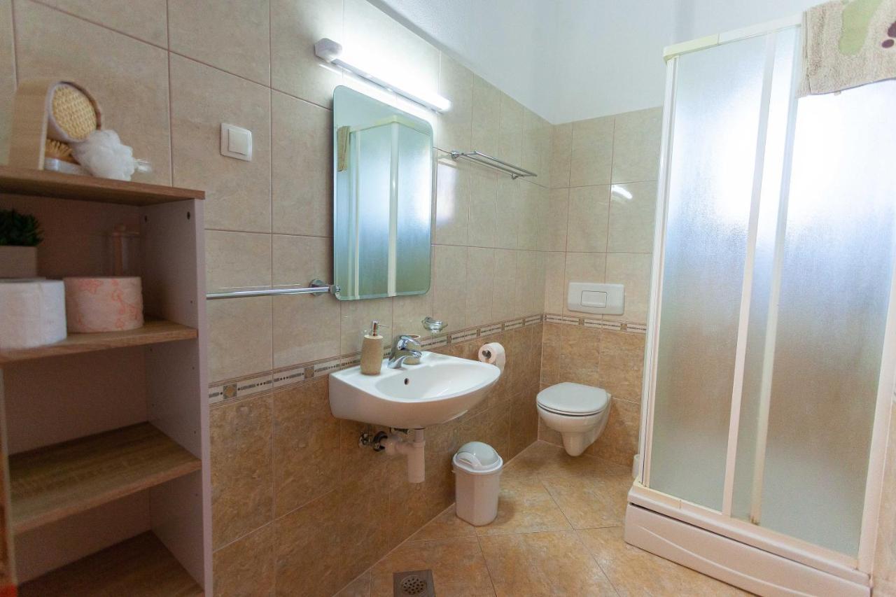 Apartment Jerry With Private Pool Milna (Brac) Exterior foto