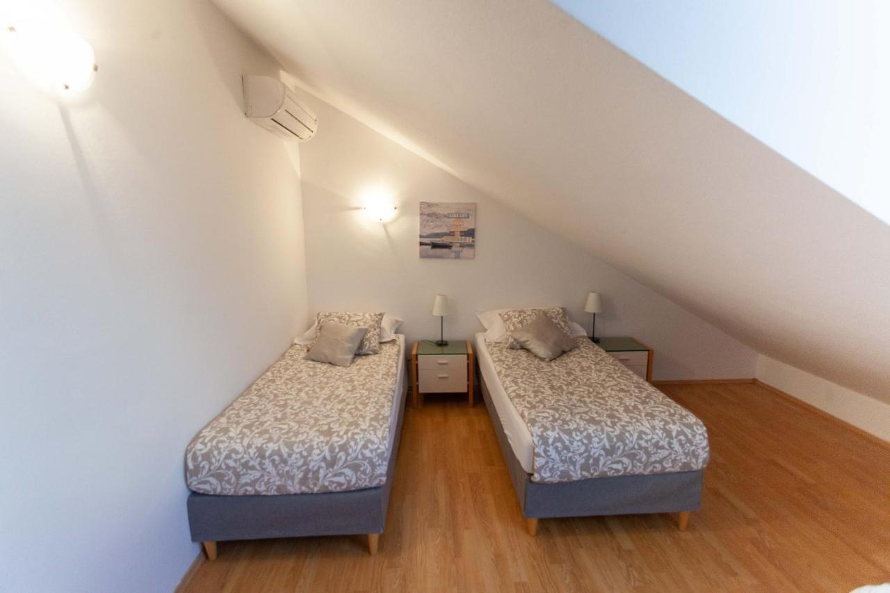 Apartment Jerry With Private Pool Milna (Brac) Exterior foto
