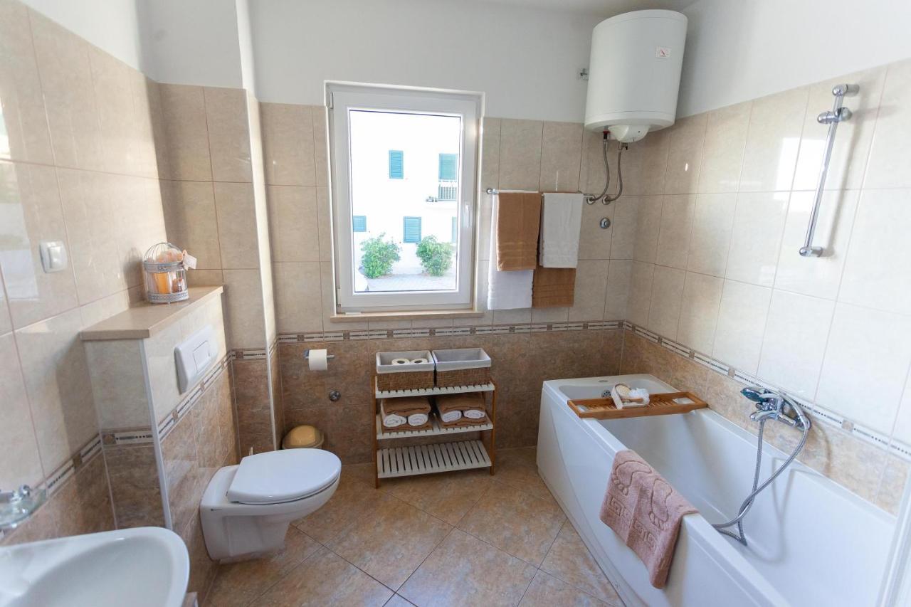 Apartment Jerry With Private Pool Milna (Brac) Exterior foto