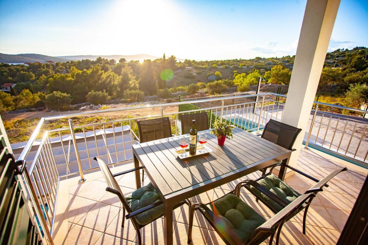 Apartment Jerry With Private Pool Milna (Brac) Exterior foto