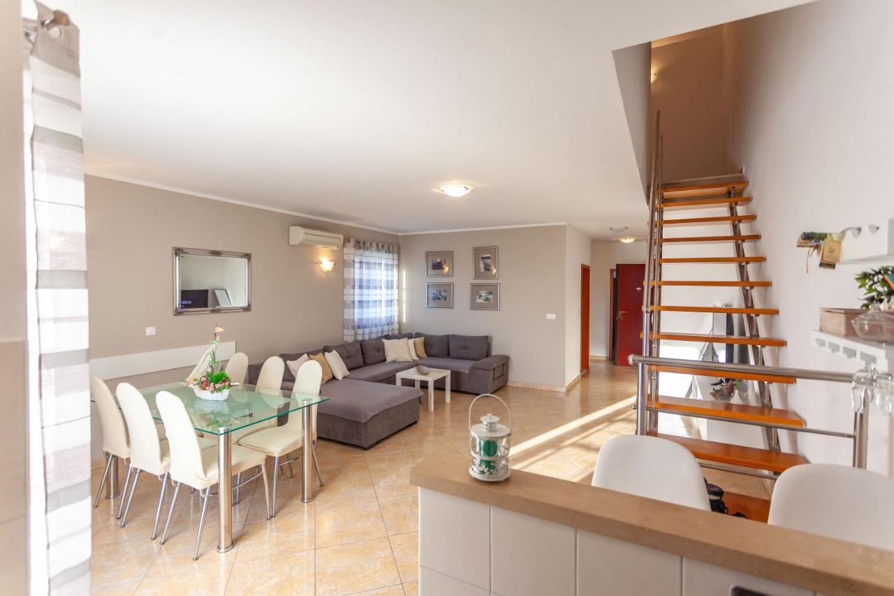 Apartment Jerry With Private Pool Milna (Brac) Exterior foto